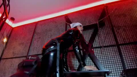 Naila online show from 10.16.25