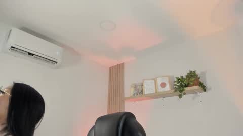 Snapshot of nakamura_san chatting on 12.23.25 INSTAGRAM m2221 online show from 12.23.25