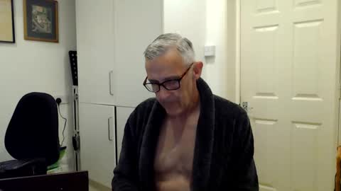 Snapshot of nakedcarpenteruk chatting on 05.21.26 nakedcarpenteruk online show from 05.21.26