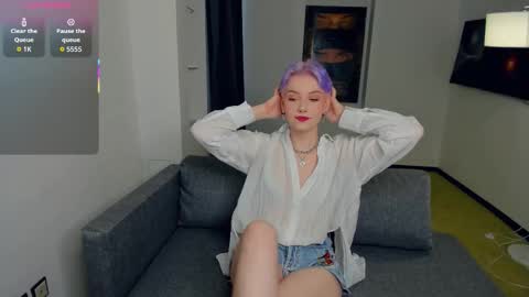 Snapshot of nakishacroshaw chatting on 09.11.25 Kate online show from 09.11.25