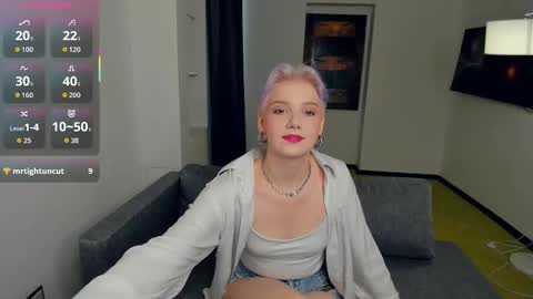 Snapshot of nakishacroshaw chatting on 09.14.25 Kate online show from 09.14.25