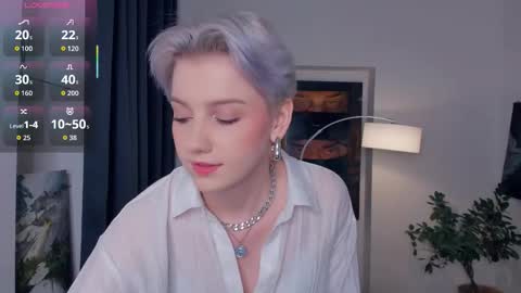 Snapshot of nakishacroshaw chatting on 10.22.25 Kate online show from 10.22.25