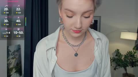 Snapshot of nakishacroshaw chatting on 10.23.25 Kate online show from 10.23.25