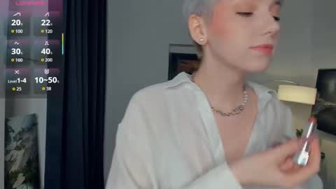 Snapshot of nakishacroshaw chatting on 10.24.25 Kate online show from 10.24.25