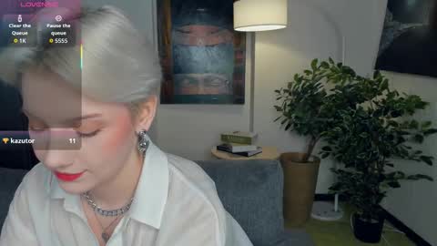 Snapshot of nakishacroshaw chatting on 11.09.25 Kate online show from 11.09.25