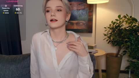 Snapshot of nakishacroshaw chatting on 11.15.25 Kate online show from 11.15.25