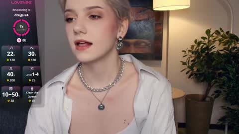 Snapshot of nakishacroshaw chatting on 11.16.25 Kate online show from 11.16.25