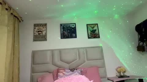 NamiThompson online show from 09.12.25