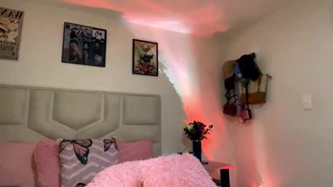 NamiThompson online show from 09.24.25