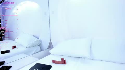 Snapshot of nanaosaky chatting on 03.10.25 NanaOsaky online show from 03.10.25