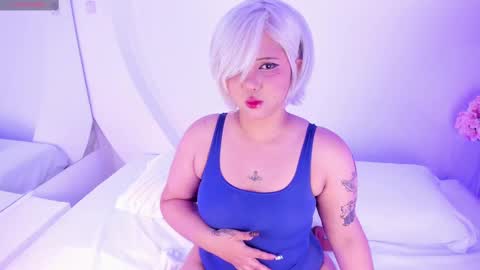 Snapshot of nanaosaky chatting on 11.19.25 NanaOsaky online show from 11.19.25