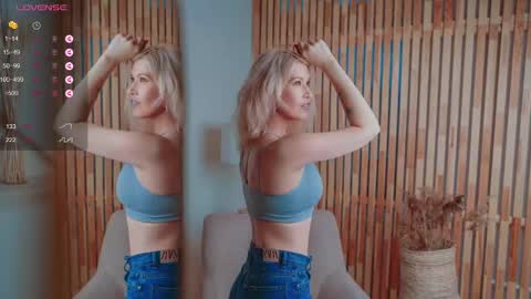 Snapshot of nancyfancyyy chatting on 01.01.25 Follow my page on peach online show from 01.01.25