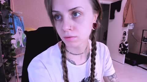 Monday-Friday 12-4 AM and 6-9 AM New York time online show from 01.11.25