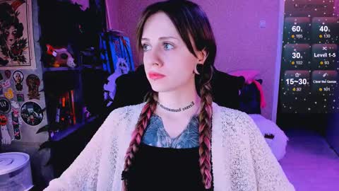 Monday-Friday 12-4 AM and 6-9 AM New York time online show from 03.09.25