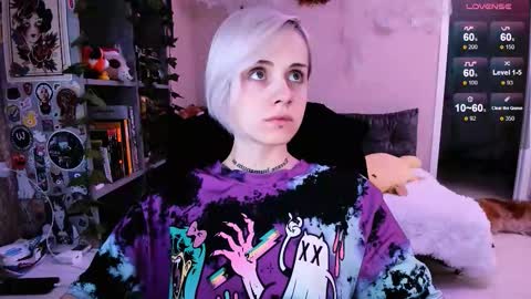 Monday-Friday 12-4 AM and 6-9 AM New York time online show from 10.09.25