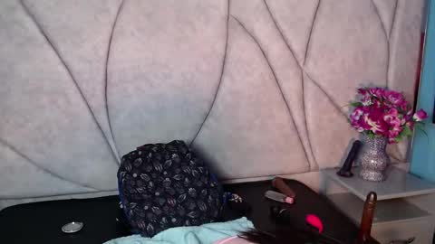 nany_pretty online show from 12.15.24