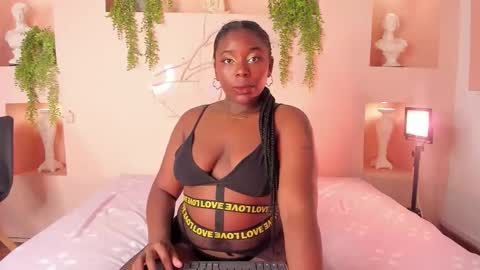 Snapshot of nanymoreno chatting on 10.10.25 nanymoreno online show from 10.10.25