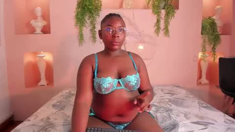 Snapshot of nanymoreno chatting on 10.18.25 nanymoreno online show from 10.18.25