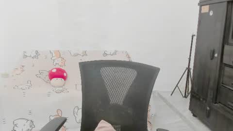 Snapshot of naoko_uwu chatting on 06.18.26 Naoko online show from 06.18.26