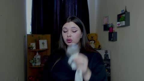 Naomy online show from 01.04.25