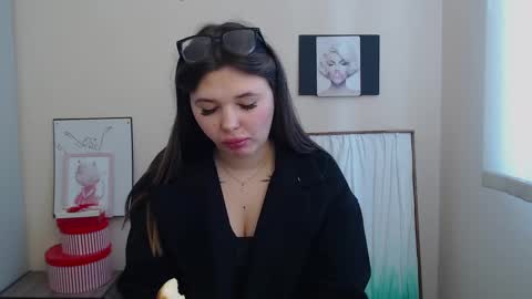 Naomy online show from 01.11.25