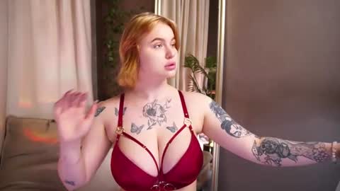 Snapshot of naomi_hotterr chatting on 06.20.26 naomi_hotterr online show from 06.20.26