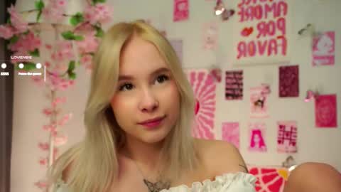 Snapshot of naomibry chatting on 01.18.26 Angel online show from 01.18.26