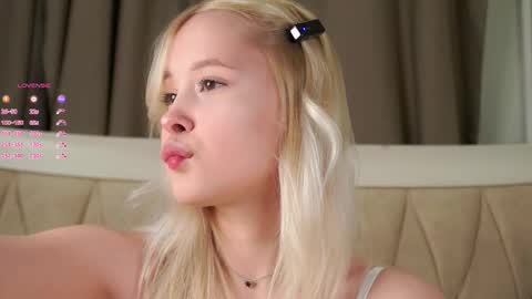 Snapshot of naomibry chatting on 02.15.26 Angel online show from 02.15.26