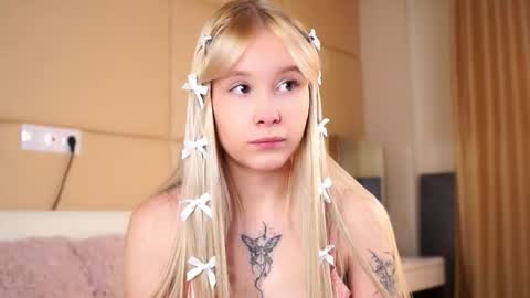 Snapshot of naomibry chatting on 02.27.26 Angel online show from 02.27.26