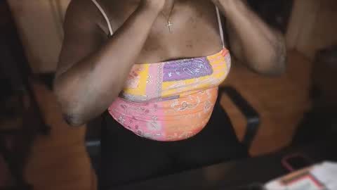 Snapshot of naomifux chatting on 11.20.25 Naomi online show from 11.20.25