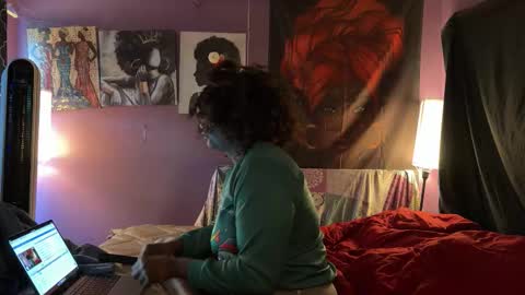 Snapshot of naomifux chatting on 12.15.25 Naomi online show from 12.15.25