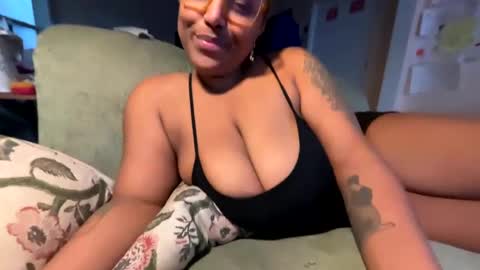 Naomigiirl6 online show from 01.31.25