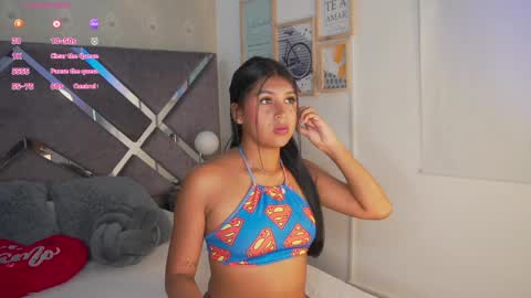 Snapshot of naomigray__ chatting on 04.09.26 Naomi-Gray online show from 04.09.26