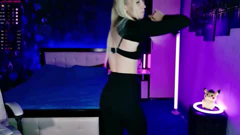 naomihita online show from 11.21.25