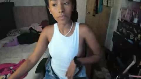 Snapshot of naomii1020 chatting on 01.06.25 Naomii online show from 01.06.25