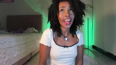 Snapshot of naomii1020 chatting on 10.02.25 Naomii online show from 10.02.25