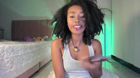 Snapshot of naomii1020 chatting on 10.03.25 Naomii online show from 10.03.25