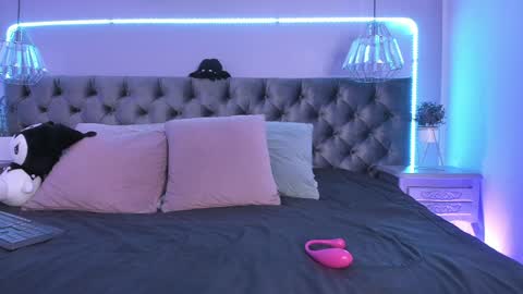 Naomi online show from 12.11.24