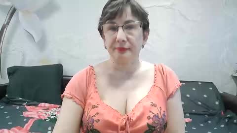 Snapshot of naomimolligan chatting on 04.17.26 naomimolligan online show from 04.17.26