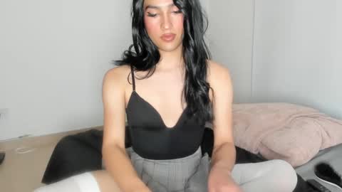 Naomi Moore online show from 02.06.25