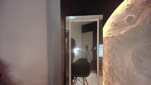 Naomi Qeents online show from 11.11.25