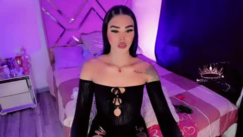 Snapshot of naomisaenz01 chatting on 07.17.26 naomisaenz01 online show from 07.17.26