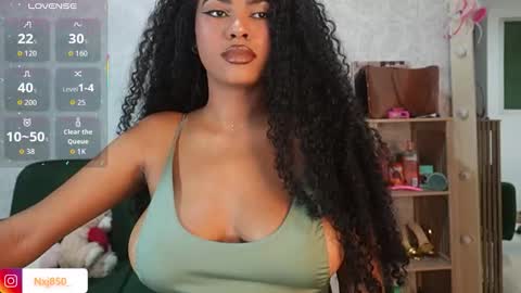 Snapshot of naomixjones1 chatting on 01.12.26 Naomi online show from 01.12.26