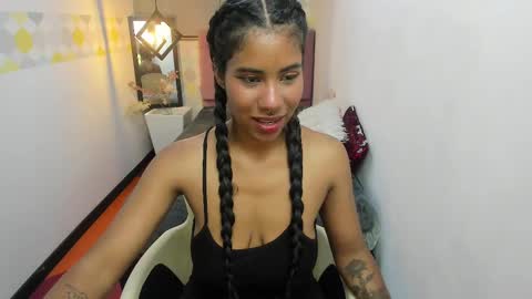 Snapshot of naomy__smith__ chatting on 01.27.25 N A O M Y online show from 01.27.25