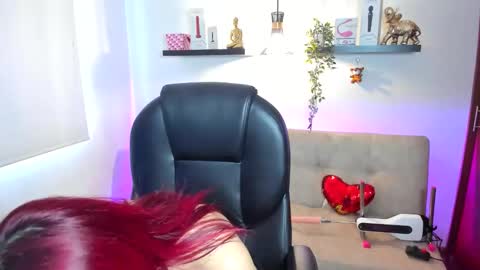 Snapshot of naomy_hot04 chatting on 05.09.26 naomy online show from 05.09.26