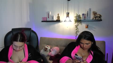 Snapshot of naomy_hot04 chatting on 05.13.26 naomy online show from 05.13.26