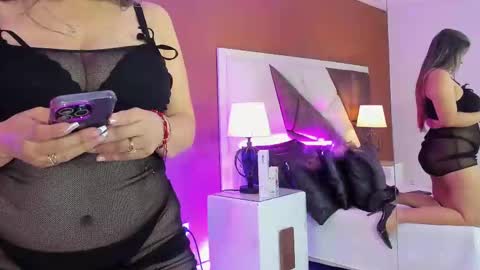 Snapshot of naomyrivera chatting on 02.17.25 nao online show from 02.17.25