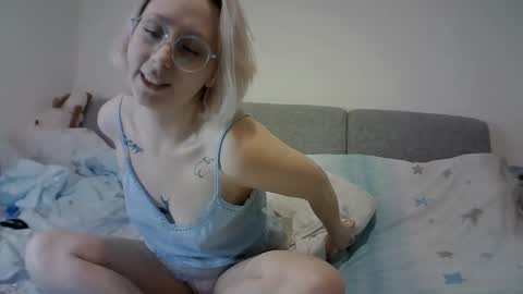 Snapshot of naozuqace chatting on 12.14.24 NaozuQAce online show from 12.14.24