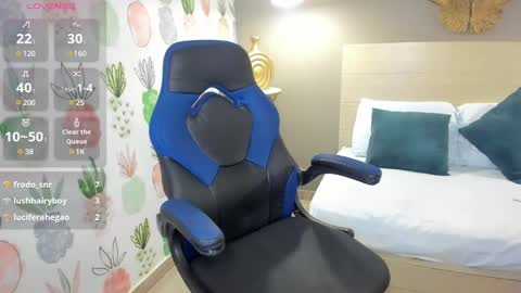 Snapshot of nare_celebi chatting on 02.16.25 N A R E online show from 02.16.25