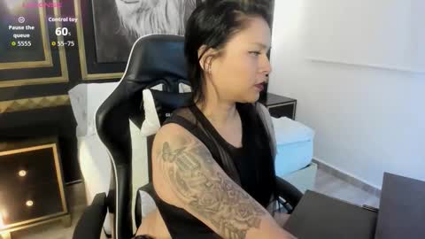 Snapshot of nare_celebi chatting on 10.14.25 N A R E online show from 10.14.25